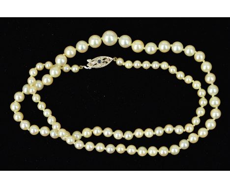 A MID TO LATE 20TH CENTURY AKOYA CULTURED PEARL NECKLACE, graduating akoya cultured pearls measuring from 4.2mm - 8.2mm in di