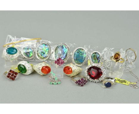 A SELECTION OF JEWELLERY to include five gem rings and a pair of gem half hoop earrings, all stamped 925, total weight 21.7 g
