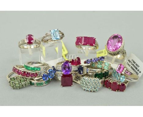 TWENTY MAINLY GEM SET RINGS to include a rectangular ruby three stone ring, an oval amethyst ring with white topaz set should