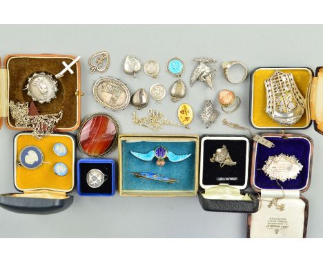 A SELECTION OF SILVER AND WHITE METAL JEWELLERY to include a silver Charles Horner blue enamel brooch, a Wedgwood pendant and