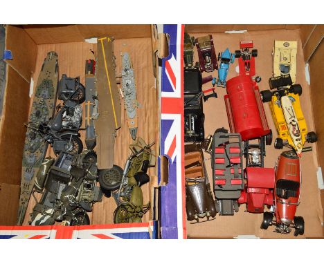 A QUANTITY OF ASSORTED CONSTRUCTED AND PAINTED PLASTIC MODELS, constructed from kits, assorted scales and manufacturers, mixt