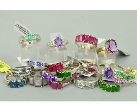 TWENTY MAINLY GEM SET RINGS  to include an oval amethyst ring with white topaz shoulders, a five stone rectangular dropside r