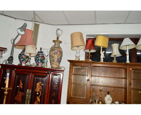 A QUANTITY OF INTERIOR LAMPS to include an Oriental table lamp, a pair of ceramic table lamps, an angle poise style desk lamp