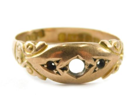 A 9ct gold gypsy ring frame, lacking stones, 1.5g.