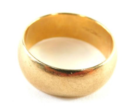 A 9ct gold wedding band, of thick design, ring size W, 8.1g.