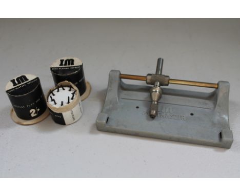 NEEDLE TIN - 3x IM long playing needles pack in the shape of a top hat - one damaged, along with a IM Pointmaster
