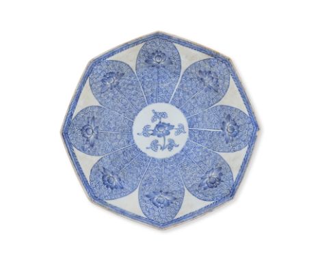 A BLUE AND WHITE OCTAGONAL LOTUS DISH
Late Kangxi/Yongzheng period, decorated in eight radiating petals, each with interior l