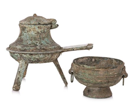 A VIETNAMESE BRONZE TRIPOD VESSEL AND OFFERING BOWL
Circa 100-300AD, cooking vessel with hinged cover, three triangular feet 