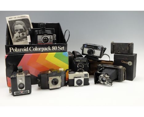 A group of vintage cameras, including a boxed Kodak "disc4000" and a "Duaflex", a "Brownie Cresta", a "Brownie Hawkeye", a Lu