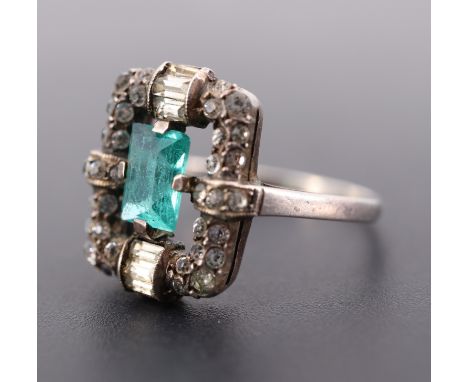 A vintage Art Deco costume ring in paste and 925 standard white metal, P/Q