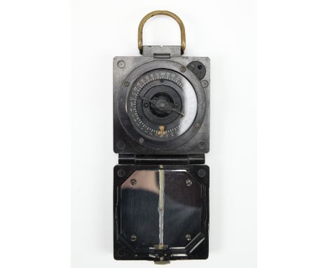 A Second World War British army magnetic marching compass Mk 1
