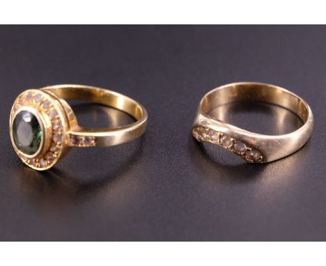 A contemporary green topaz, spinel and 14 ct yellow metal engagement and wedding ring pair, the latter comprising an oval cut