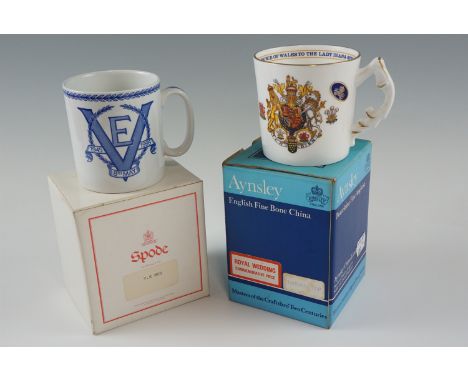 A boxed Spode VE Day commemorative mug together with a boxed Aynsley royal commemorative mug, former 8.5 cm