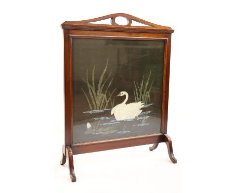 An early 20th Century mahogany fire screen with embroidered insert, 82 cm