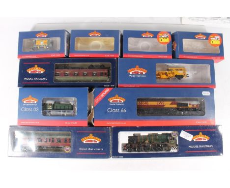 Bachmann Branch-Line OO model railways to include 32733DS Class 66 diesel locomotive 66040 EWS, 31175 4-6-0 Hong Kong tender 