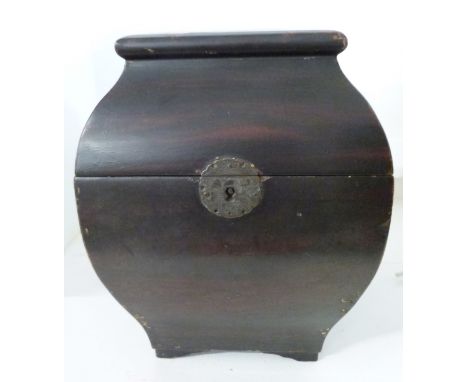 Japanese porcelain tea caddy with a lacquer decoration to the top of flowers, 20cm high