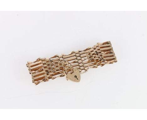 9ct gold seven bar gate link bracelet with heart lock closure, maker LC, London 1977, 14.4g. 