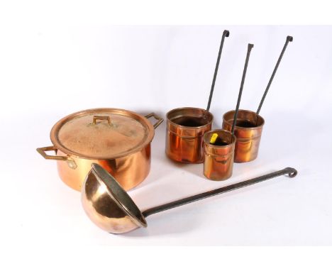 Antique copper and wrought iron ladle, a set of three copper measures and a copper lidded saucepan. (5) 
