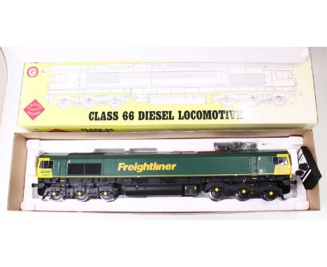 Aristocraft trains gauge 1 class 66 loco, in Freightliner green and yellow livery, fitted with a Peter Spoerer Model Engineer