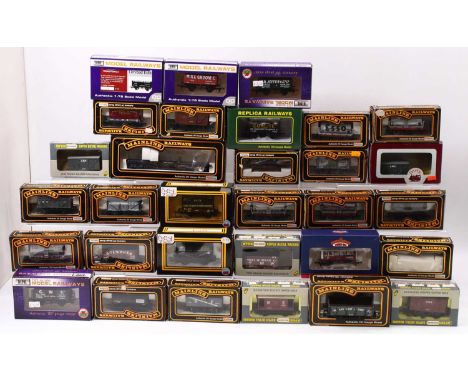 One tray containing approx 32x 00 gauge 4-wheeled wagons by various manufacturers such as Dapol, Mainline, Bachmann and other