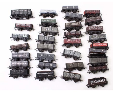 Approx 35 x 00 gauge unboxed wagons by Dapol Airfix, Mainline, and Bachmann, mostly private owner coal wagons, most have been