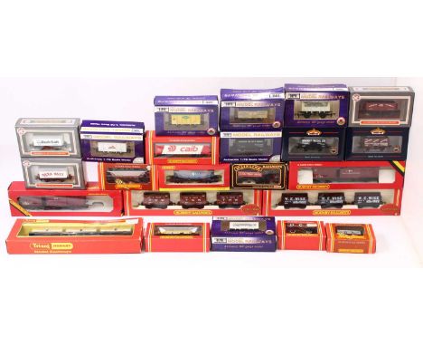 One tray of mixed 00 gauge wagons to include manufacturers such as Bachmann, Hornby, Dapol, and others, all in original boxes