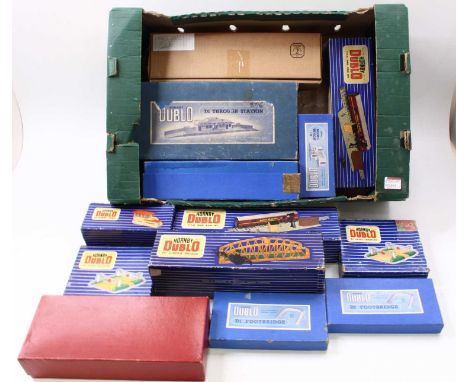 Hornby-Dublo boxed accessories to include: 4620 Breakdown Crane, TPO Royal Mail Van set 3-rail, D1 level crossing, D1 signal 