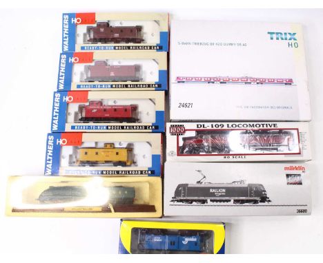 Two HO gauge locos and a quantity of rolling stock, including a Marklin DB BR185 class in Railion livery, a Proto 10000 serie