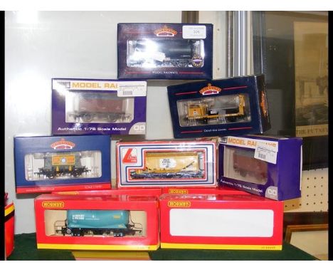 Selection of Bachmann and Hornby rolling stock - boxed
