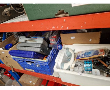 4 boxes of tools etc including new bench grinder, hairdressing kit, glue gun, light bulbs, binoculars etc  