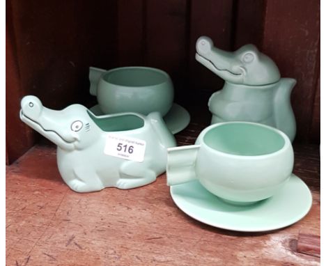 Carlton Ware ‘Crocodile’ milk jug and sugar basin with 2 cups &amp; saucers  No cracks chips or evidence of repair. Two pinho