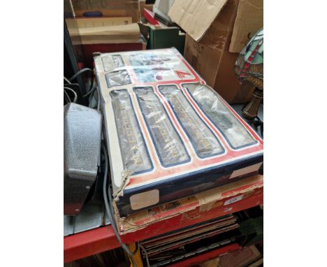 A Triang Hornby 00 train Car-a-Bel set and a controller, Lima train set  