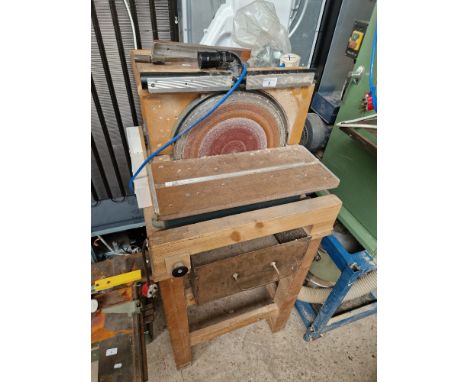 A table mounted disc sander  