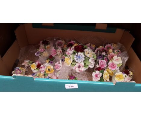 30 ceramic floral posies including Royal Doulton, Coalport, Shelley, Aynsley etc. Pieces are generally in very good condition