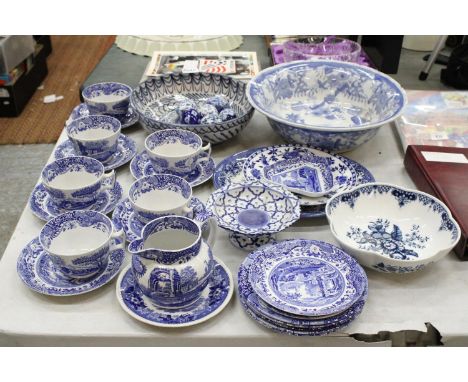 A LARGE COLLECTION OF BLUE AND WHITE WARE TO INCLUDE A SET OF SIX SPODE CUPS AND SAUCERS PLUS JUG, PLATES AND TRINKET DISH TO