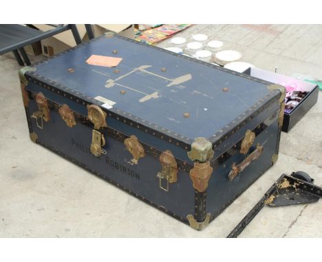 A VINTAGE TRAVEL TRUNK BEARING THE NAME PHILIPPA ROBINSON 