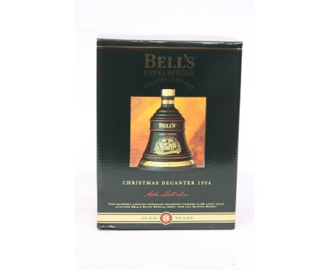 A SEALED BELL'S EXTRA SPECIAL 70 CL OLD SCOTCH WHISKY IN A CHRISTMAS DECANTER 1994 AGED 8 YEARS 