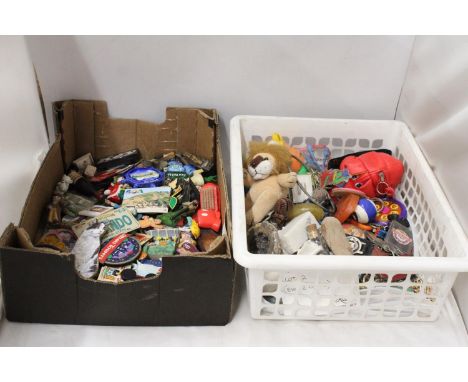 A LARGE COLLECTION OF VINTAGE NOVELTY KEY RINGS AND FRIDGE MAGNETS, PLUS SOME  ROCKS AND CRYSTALS 