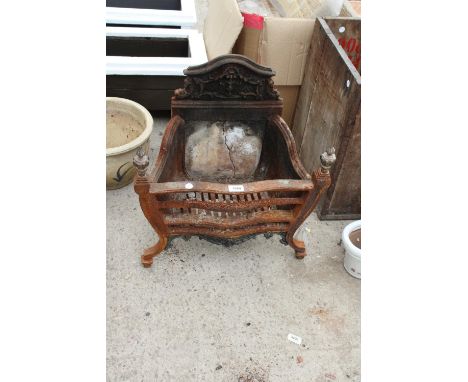 A HEAVY DECORATIVE VINTAGE FIRE GRATE 