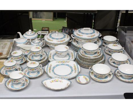 A VINTAGE CROWN STAFFORDSHIRE TUNIS BLUE PART DINNER SERVICE TO INCLUDE VARIOUS SIZES OF PLATES, SERVING TUREENS, SOUP COUPES