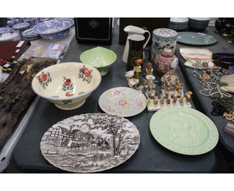 A LARGE QUANITY OF COLLECTABLES TO INCLUDE A CARLTONWARE GREEN SWEET DISH, CLOVERLEAF WALT DISNEY'S SNOW WHITE AND THE SEVEN 