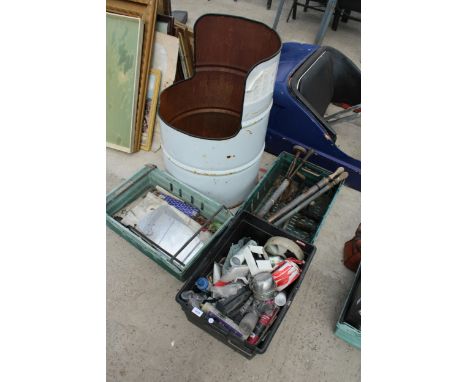 AN ASSORTMENT OF ITEMS TO INCLUDE A BARREL, VINTAGE GARDEN SPRAYERS AND HARDWARE ETC 