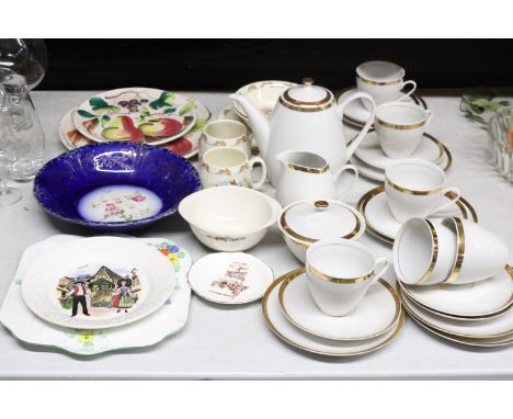 A CERAMIC COFFEE SET TO INCLUDE A COFFEE SET, CREAM JUG, SUGAR BASIN, CUPS, SAUCERS AND SIDE PLATES, PLUS ROYAL DOULTON 'BUNN
