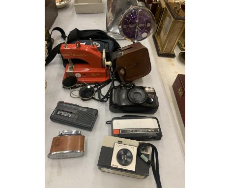 A QUANTITY OF COLLECTABLES TO INCLUDE A MINI VULCAN MINOR SEWNG MACHINE, SONY DICTAPHONE, FUJI ZOOM CAMERA, TABLE LIGHTER, ET