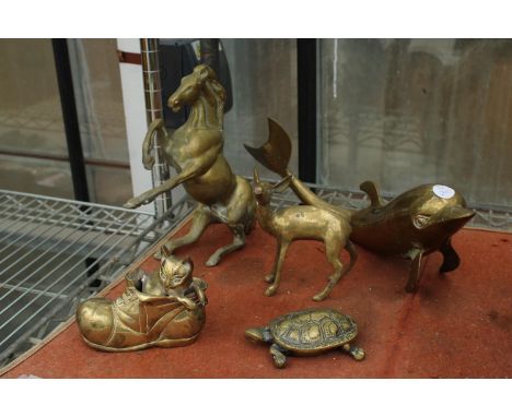 AN ASSORTMENT OF VINTAGE BRASS ANIMALS TO INCLUDE A REARING HORSE, A DOLPHIN AND A CAT IN A BOOT ETC 