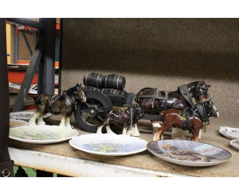 A COLLECTION OF FIVE CABINET PLATES TO INCLUDE ROYAL ALBERT PLUS A FURTHER FOUR VINTAGE CERAMIC SHIRE HORSES ONE PULLING A CA