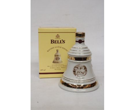 A SEALED BELL'S EXTRA SPECIAL 70 CL OLD SCOTCH WHISKY IN A LIMITED EDITION CHRISTMAS 2007 DECANTER 
