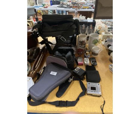 A QUANTITY OF ITEMS TO INCLUDE VINTAGE MOBILE PHONES, A POLAROID PDC 3030 DIGITAL CAMERA, A BXED DIGITAL VIDEO CAMERA, ACCESS