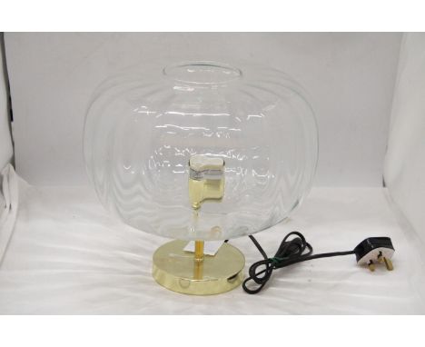 A MODERN LAMP WITH A GILT STEM AND A LARGE BULBOUS GLASS SHADE, HEIGHT APPR0X 29CM 