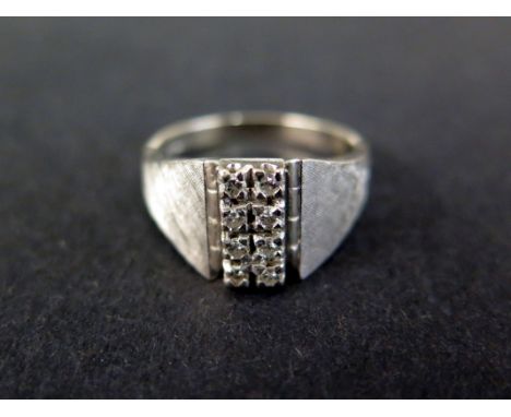 An 18ct white gold eight stone diamond ring - Size O - Weight approx. 7gms
Condition report: Diamonds bright, some usage mark